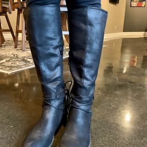 Women’s wool insulated, water repellent knee high boots.